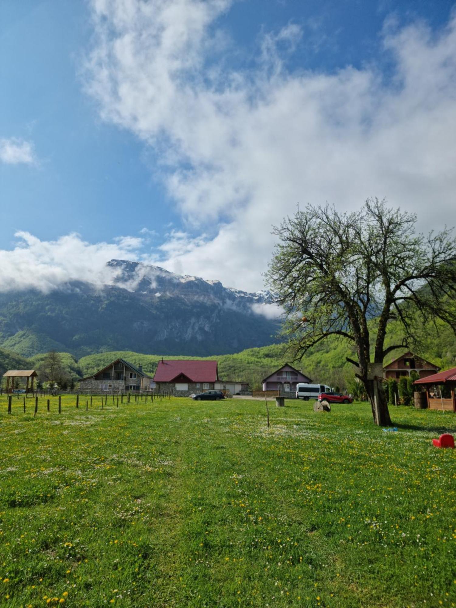 Ethno Katun Rosi Agrotourism Hotel Gusinje Ngoại thất bức ảnh