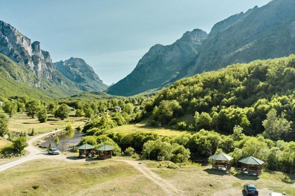 Ethno Katun Rosi Agrotourism Hotel Gusinje Ngoại thất bức ảnh
