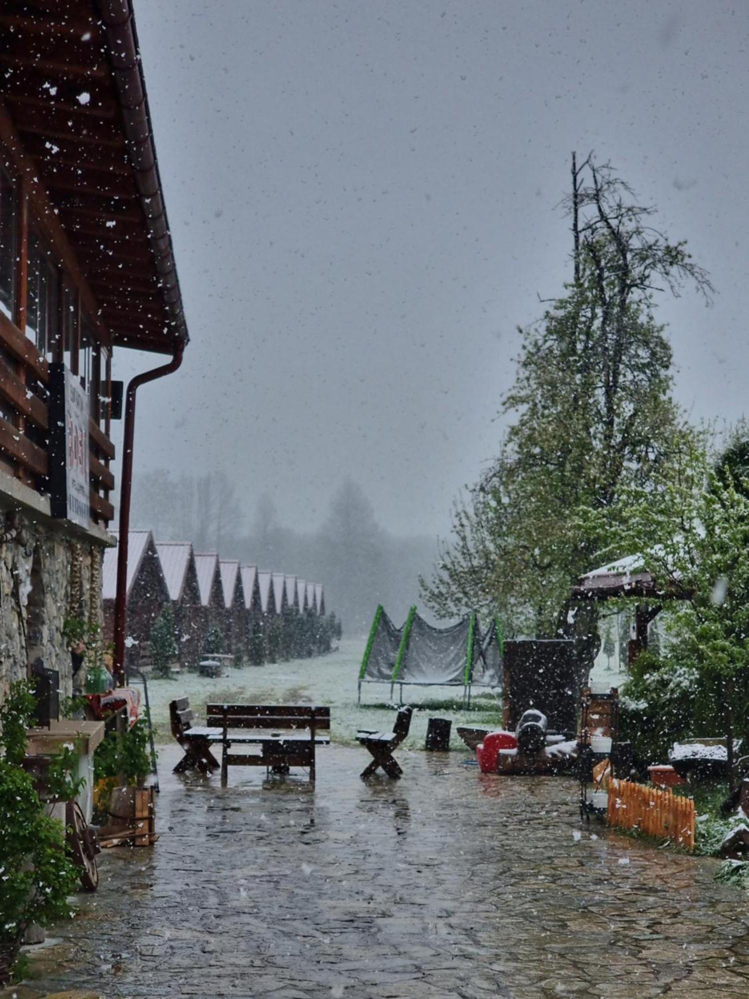 Ethno Katun Rosi Agrotourism Hotel Gusinje Ngoại thất bức ảnh